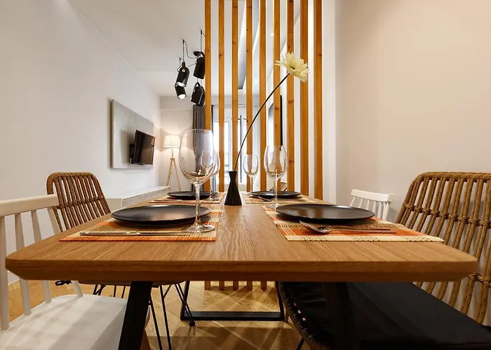 Cozy Downtown Apartment