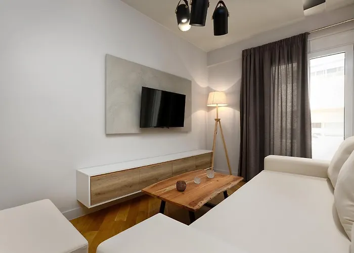 Cozy Downtown Apartment